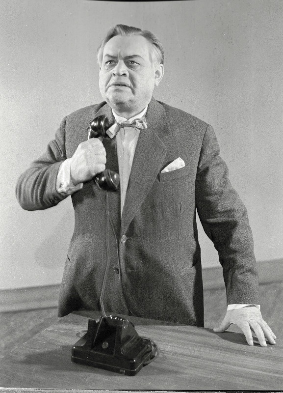 Voldemar Alev Leonid Sergejevitš osatäitjana N. Hikmeti ja V. Tuljakova näidendis Kaks kangekaelset V. Kingissepa nimelises TRA Draamateatris.
