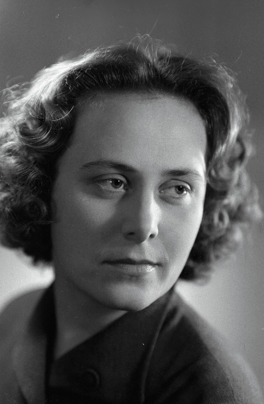 Laidla, Silvia - V. Kingissepa nimelise Tallinna Riikliku Akadeemilise  Draamateatri näitleja.