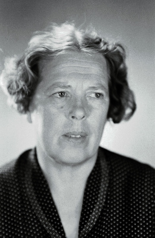 Välbe, Katrin- V. Kingissepa nimelise Tallinna Riikliku Akadeemilise  Draamateatri näitleja.