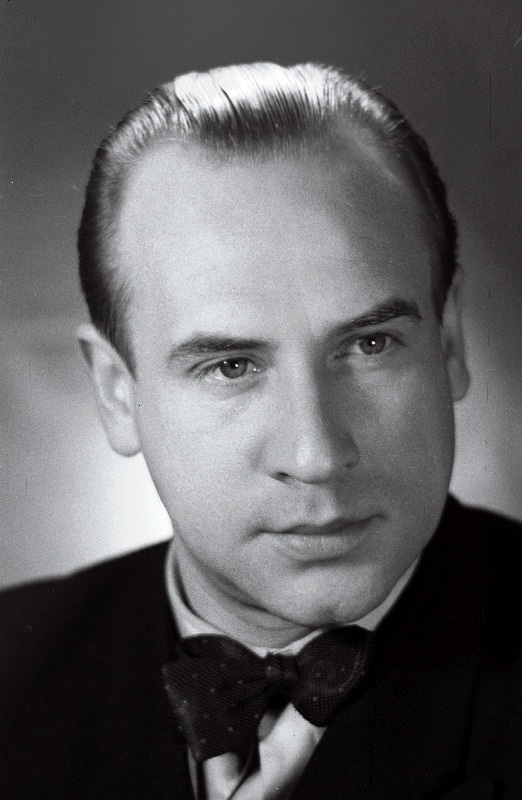 Tinn, Olev - V. Kingissepa nimelise Tallinna Riikliku Akadeemilise  Draamateatri näitleja.