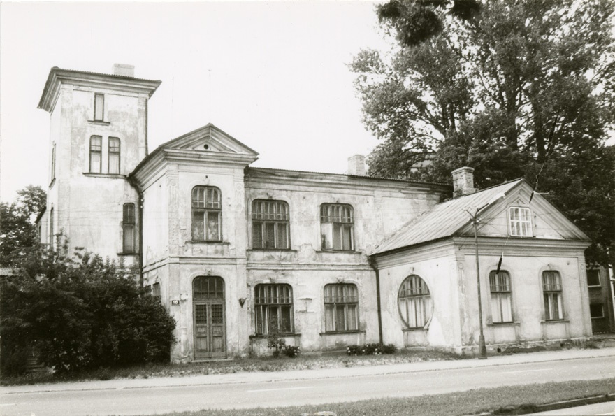 Raudteevalitsuse villa Pärnus Pikk 16. Lammutatud; taastatud koopiana