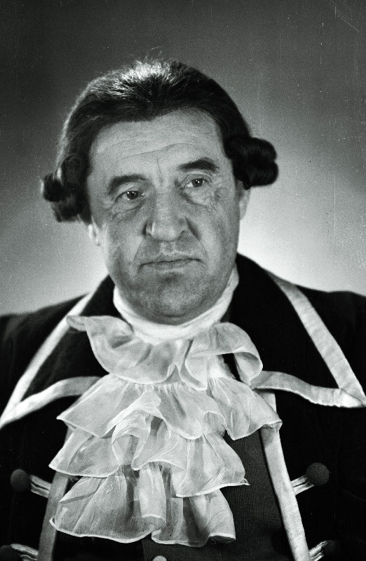 V. Kingissepa nimelise TR Draamateatri näitleja Arno Suurorg Skotinini osas D. Fonvizini komöödias Äbarik.