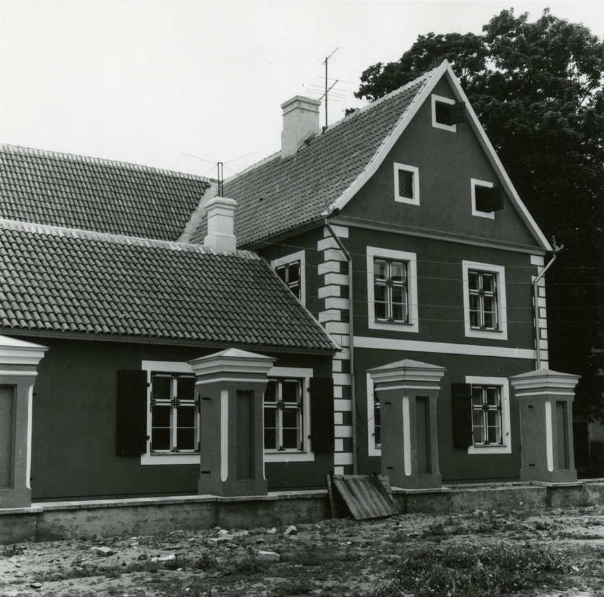 Elamu Pärnus Malmö tn 19, vaade tänavalt ja ida poolt