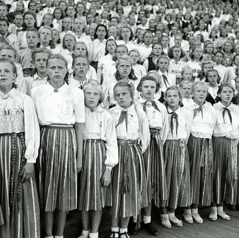 Lastekoorid XIII üldlaulupeol esinemas.
