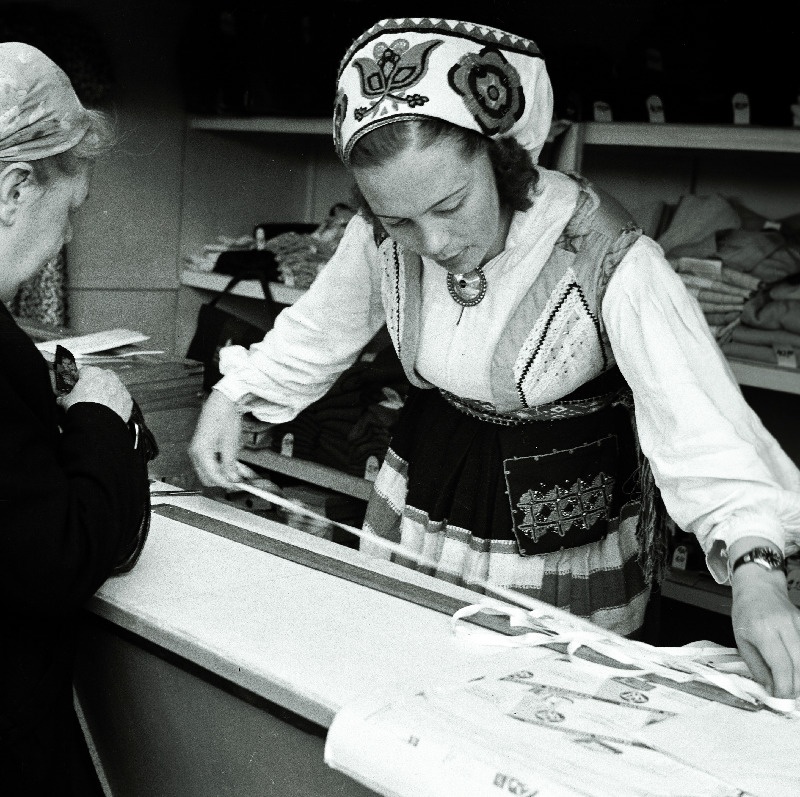 XIII üldlaulupeo müügipunktis.