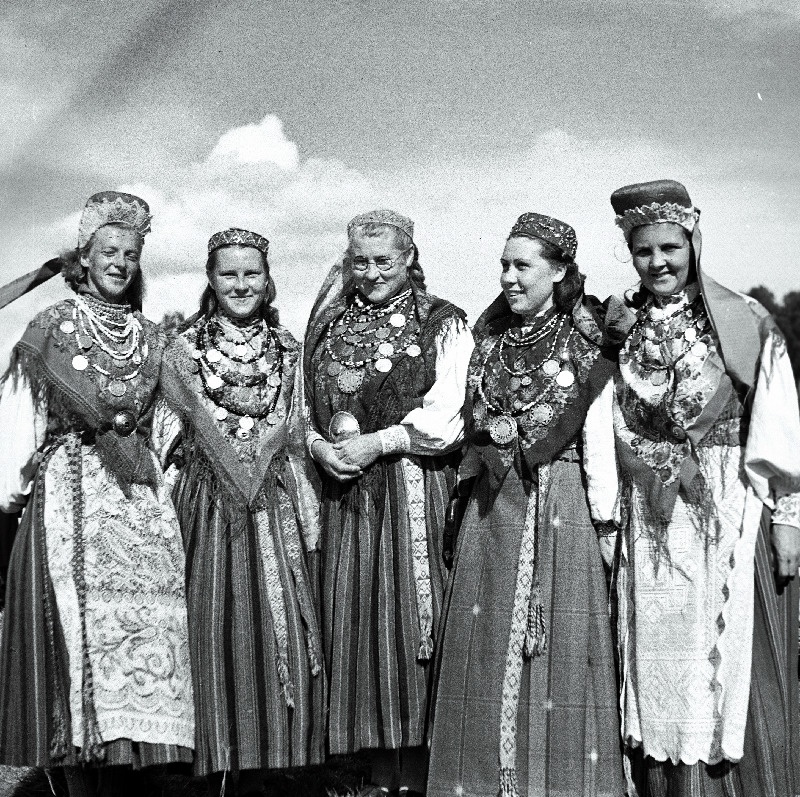 Rahvariides laulupeolisi XIII üldlaulupeol.