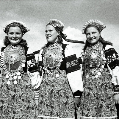 Setu isetegevuslased XIII üldlaulupeol Lauluväljakul.  similar photo