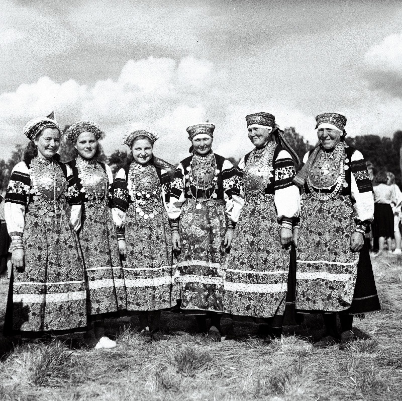 Setu isetegevuslased XIII üldlaulupeol Lauluväljakul..