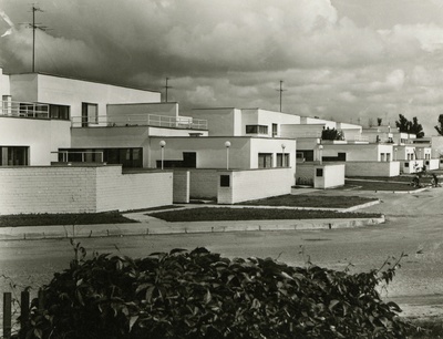 Pärnu KEK-i ridaelamu Ave, hoone vaade. Arhitekt Ell Väärtnõu, insener Andres Ringo, EKE projekt  duplicate photo