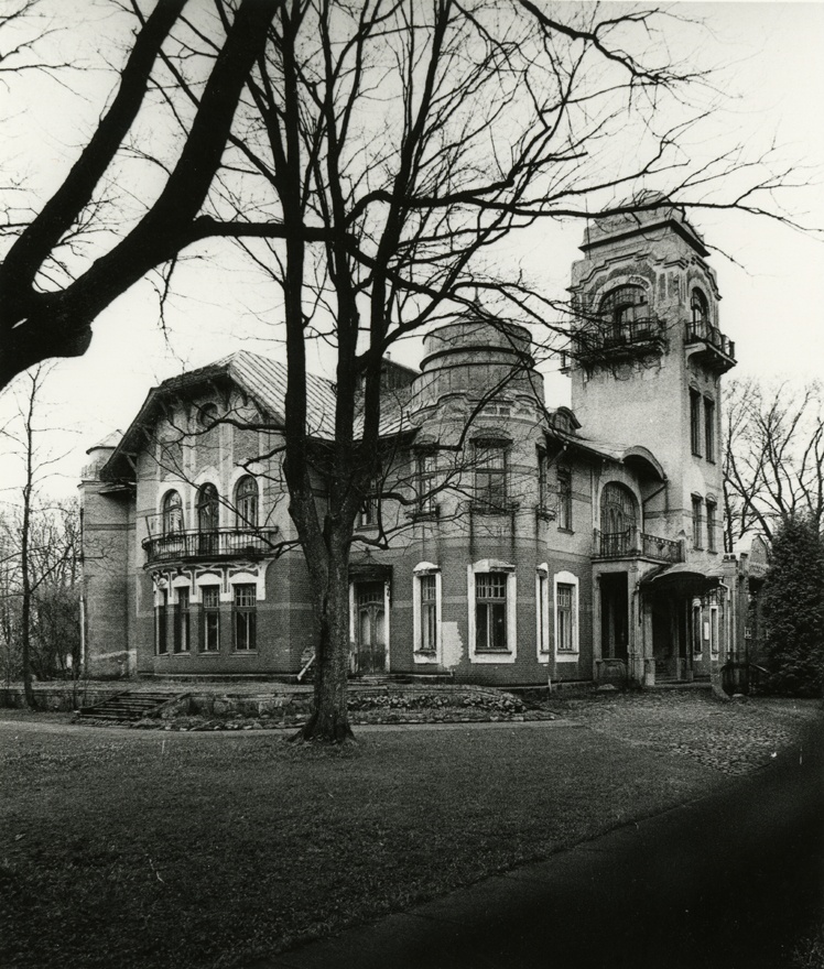 Ammende villa, vaade nurgalt. Arhitektid Feodor Mieritz, Ivan Gerassimov