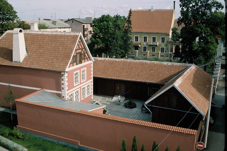 Slaid. Hoov Pärnu vanalinnas