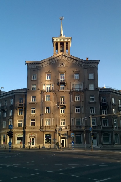 Building at the corner of Tartu highway and Liivalaia Street in Tallinn rephoto