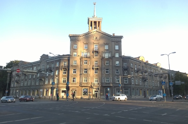 Building at the corner of Liivalaia Street and Tartu highway in Tallinn rephoto