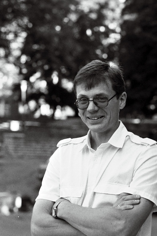 Eesti kõrgkoolidevahelise demouuringute keskuse teadur, Helsingi Ülikoolis doktoriväitekirja kaitsnud teemal “Perekondade moodustamine Eestis” Andres Vikat.