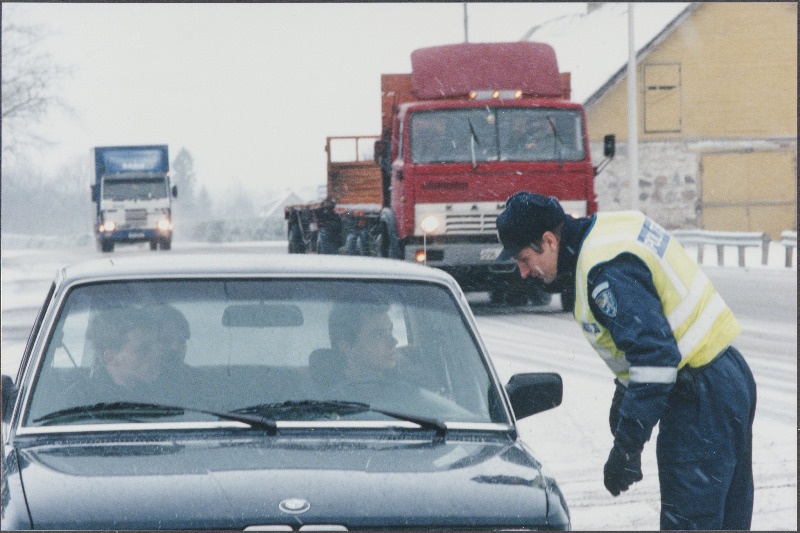 Liikluspatrull maanteel.