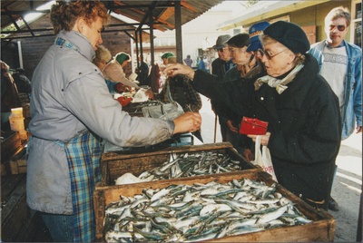 Kalakaupmees Nõmme turul.  similar photo