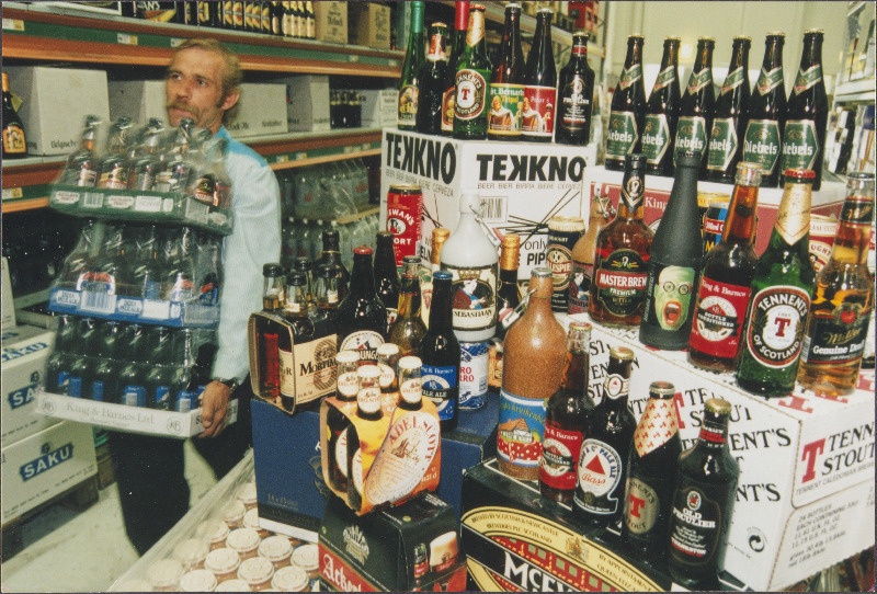 Alkoholiosakond kaubanduskeskuses.