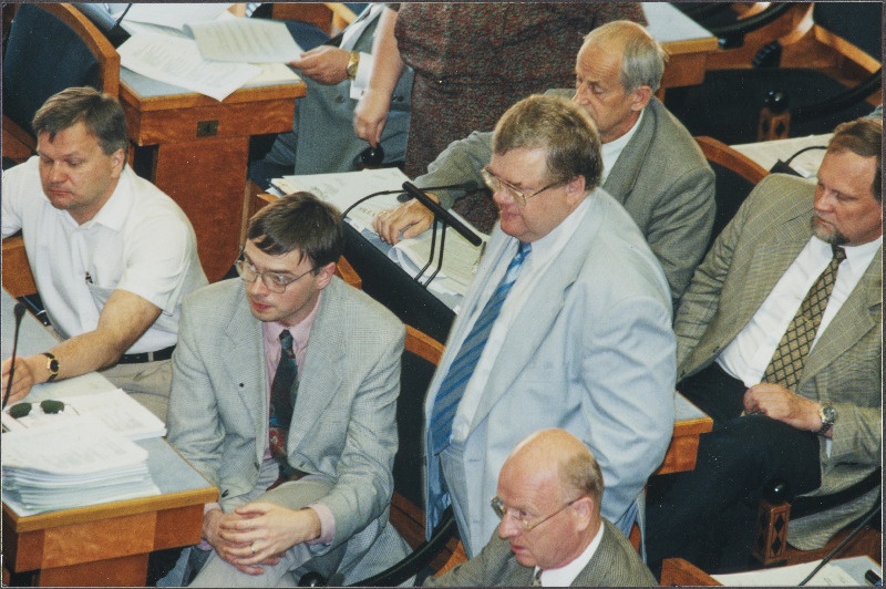 Keskfraktsiooni liikmed riigikogu saalis. Küllo Arjakas, Sven Mikser, Edgar Savisaar, Kalev Kallo. Ees Toomas Varek.