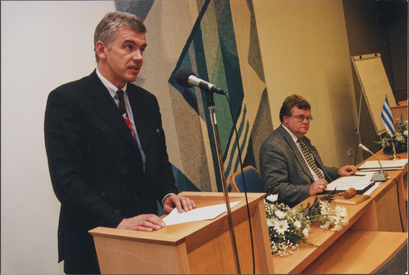 Tallinna linnapea Robert Lepikson ja linnavolikogu esimees Edgar Savisaar linnavolikogu istungil.