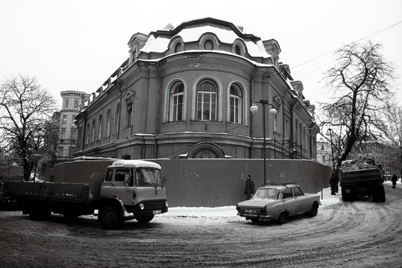 1899.a. baltisaksa arhitekti R. von Engelhardti projekteeritud klubihoone “Reval”, kuhu 1922.a. kolis Põhja-Eesti Pank ja mis 1940. aastast tegutses peapostkontorina, restaureerimine ja ümberehitamine.
