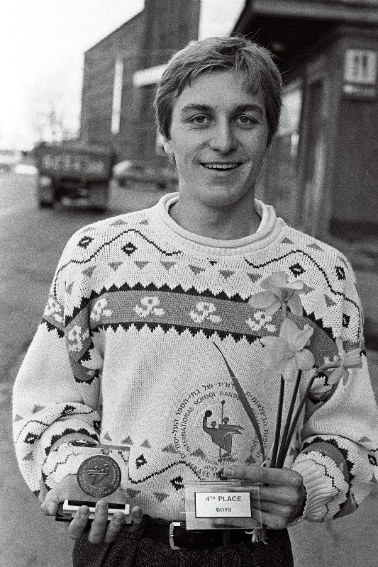 Iisraeli koolide korraldatud maailmameistrivõistlustel väravpallis üheks paremaks mängijaks tunnistatud Tallinna 54. Keskkooli meeskonna kapten Vahur Vetevool.