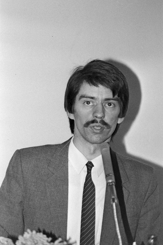 ELKNÜ Keskkomitee sekretär Toivo Sikk kõneleb ELKNÜ Keskkomitee IV pleenumil.