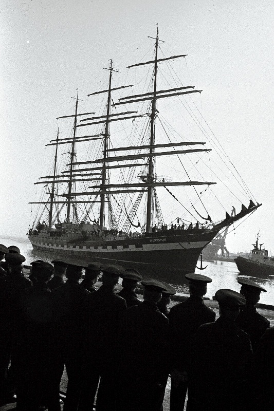 Tootmiskoondise "Eesti Kalatööstus" õppepurjekas "Krusenstern" Tallinna Merekaubasadamas.