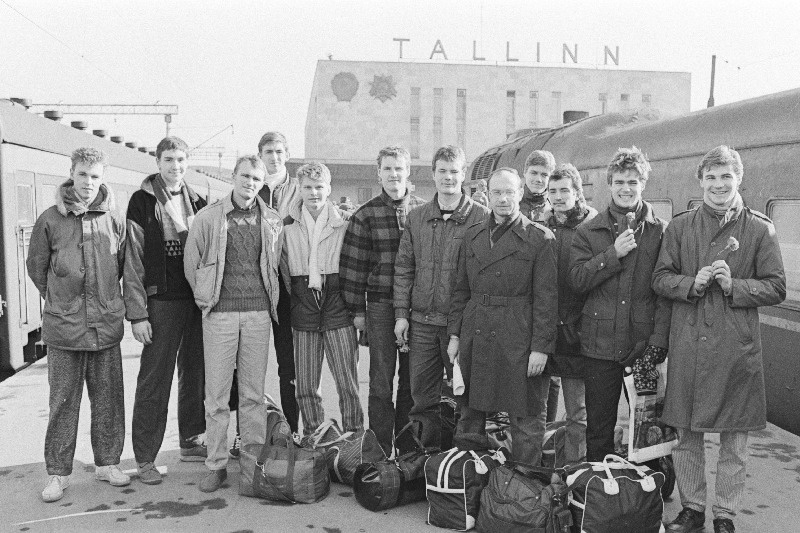 NSV Liidu A-vanuseklassi korvpalli meistrivõistluste tsooniturniiril kolmanda koha võitnud Eesti NSV meeskond: (vasakult) Taivo Sirel, Raul Suurorg, Ivar Siimar, Andrei Stegantsov, Mihkel Saarend, Tarvo Lõhmus, Hanno Eerme, treener Jaanus Levkoi, Indrek Rumma, Guido Kundla, Rauno Pehka ja Tair Tenno.