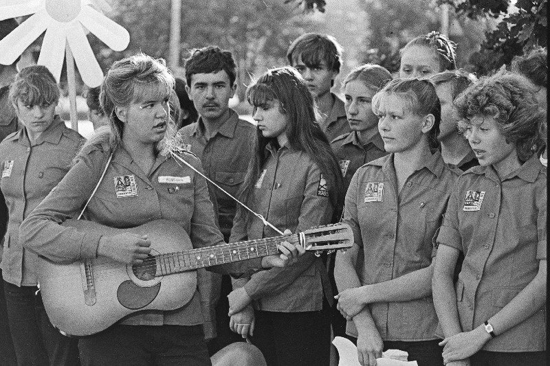 XII ülemaailmsele noorsoo- ja üliõpilaste festivalile pühendatud Eesti Õpilasmaleva Harju piirkonna solidaarsusmiiting V.I. Lenini nim. köögiviljakasvatuse näidissovhoosis.