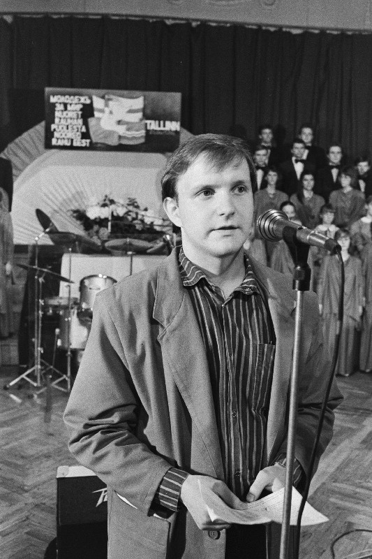 Nõukogude ja Soome noorte rahukohtumise J.Kreuksi nim. Kultuuripalees avab Soome Rahvusliku Noorsooorganisatsioonide Komitee esimees Olli Rehn.