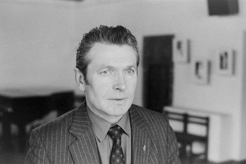 Eesti NSV teeneline kunstnik, Eesti NSV Riikliku Noorsooteetri kunstiline juht Rudolf Allabert.