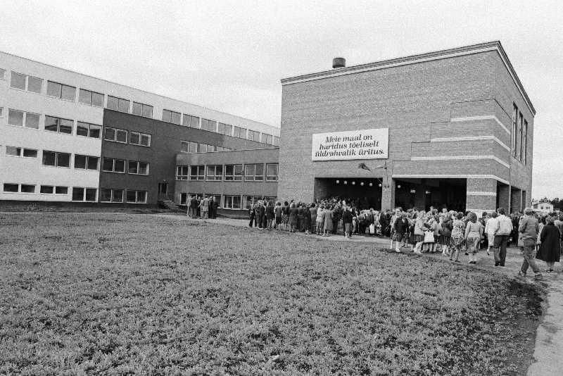 Vaade Tabasalu Keskkoolile selle avamise päeval