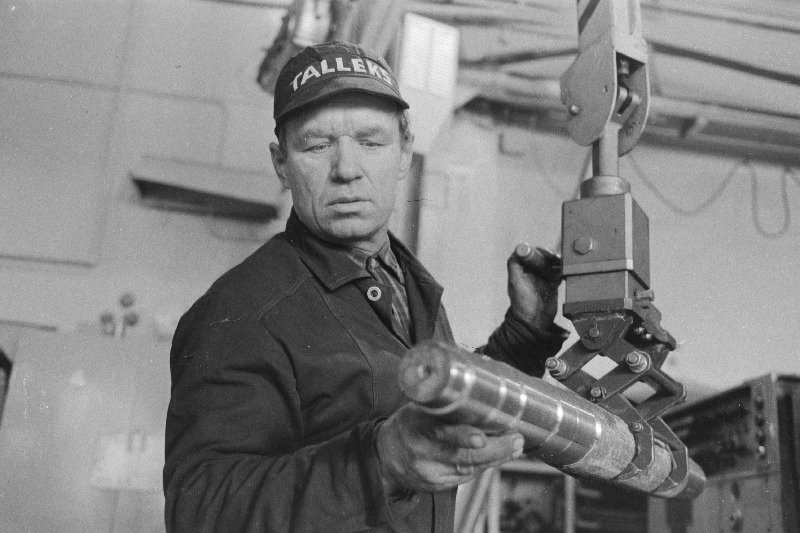 NLKP XXVII kongressi delegaat, sotsialistliku töö kangelane, tootmiskoondise "Talleks" treial Valeri Liiv.