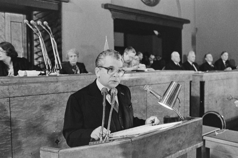 Eesti NSV Ajakirjanike Liidu VII kongressil esineb aruandega liidu juhatuse esimees, ajalehe "Rahva Hääl" toimetaja H. Toming.