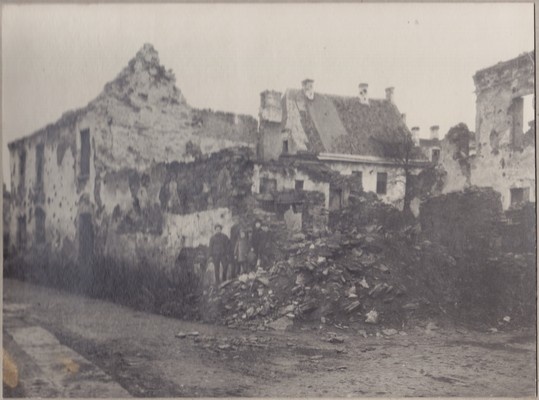 Purustatud Narva vaade, vanalinna tänav, 1946