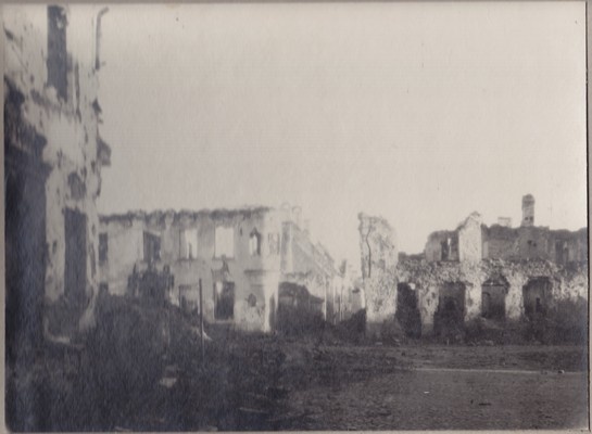 Purustatud Narva vaade, Raekoja Plats, 1946
