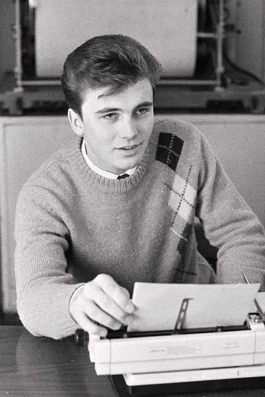 ELKNÜ Tallinna Mererajooni Komitee Õpilasstaabi ajalehe "Õppiv Hääl" toimetaja Tõnis Peebo.