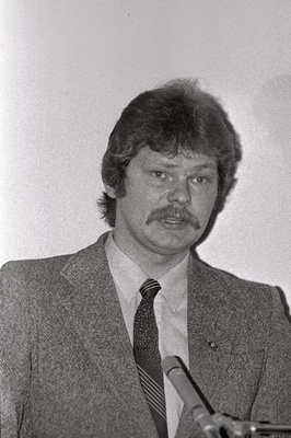 ELKNÜ Keskkomtiee V pleenumil esineb kõnega ELKNÜ Rakvere Rajoonikomitee esimene sekretär Ain Noormägi.  duplicate photo