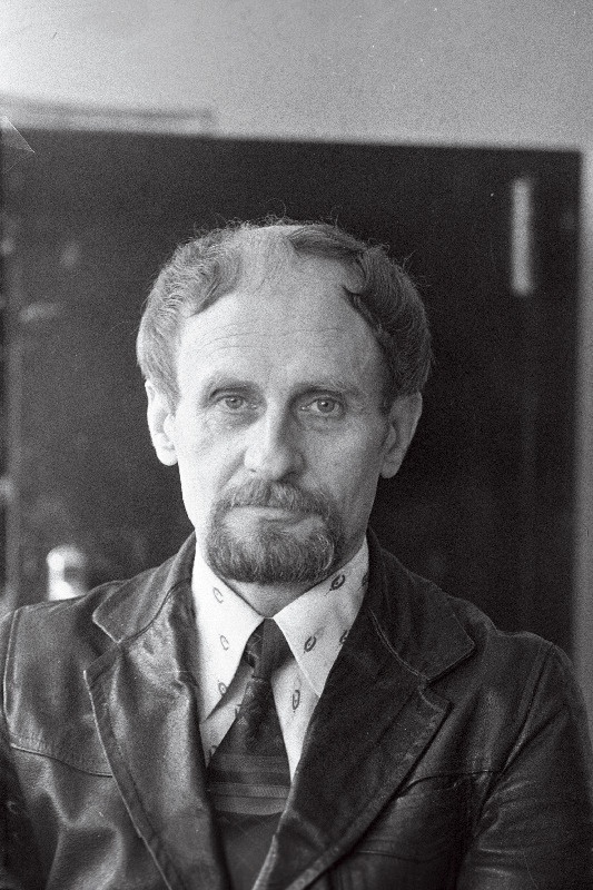 Kass, Kalju - ajakirja "Pikker" osakonnatoimetaja, humorist.