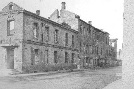 Purustatud Narva vaade, sauna maja, 1946