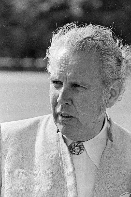 Ratassepp, Arvo, Eesti NSv rahvakunstnik, professor- koorijuht.