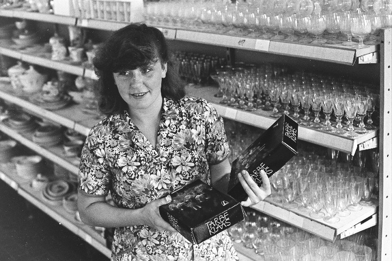 Leninliku Komsomoli preemia laureaat S. M. Kirovi nimelise näidiskalurikolhoosi kaupluse "Haabneeme" müüja Reet Pipar.