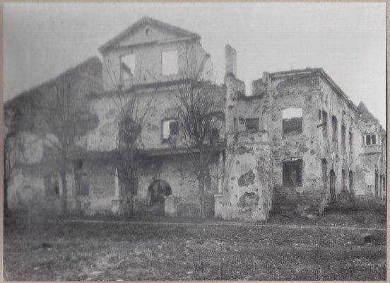 Purustatud Narva vaade,  Peeter I maja, 1946