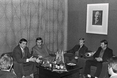 Vaba Saksa Noorsoo Liidu Schwerini Ringkonnakomitee delegatsioon vastuvõtul ELKNÜ Keskkomitees.  similar photo