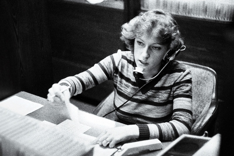 Tallinna Taksopargi dispetšer Eve Kepp töö juures.