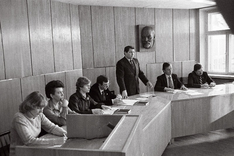 Saksa DV Schwerini ringkonna noorsoodelegatsiooni liikmed vastuvõtul ELKNÜ Keskkomitees. Vasakult 3. ELKNÜ Keskkomitee esimene sekretär Donald Visnapuu.