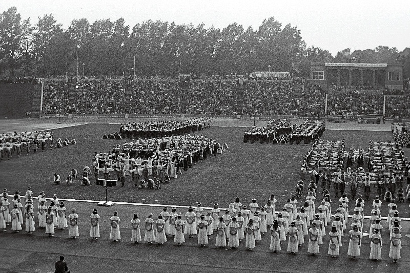 Vaade Komsomoli-nim. staadionile rahvatantsupeo ajal.