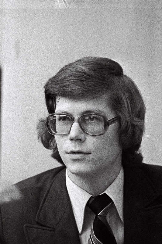 EKP Keskkomitee Partei Ajaloo Instituudi vanemteadur Urmas Sõgel.