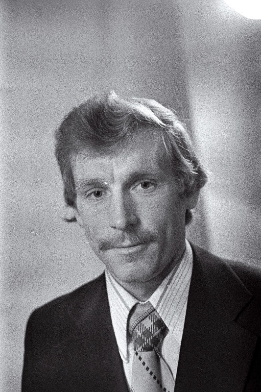 Vabariiklikul ehitajate võistlusel teise koha võitnud müürsepp Jüri Peetsman Tartu Ehitustrustist.