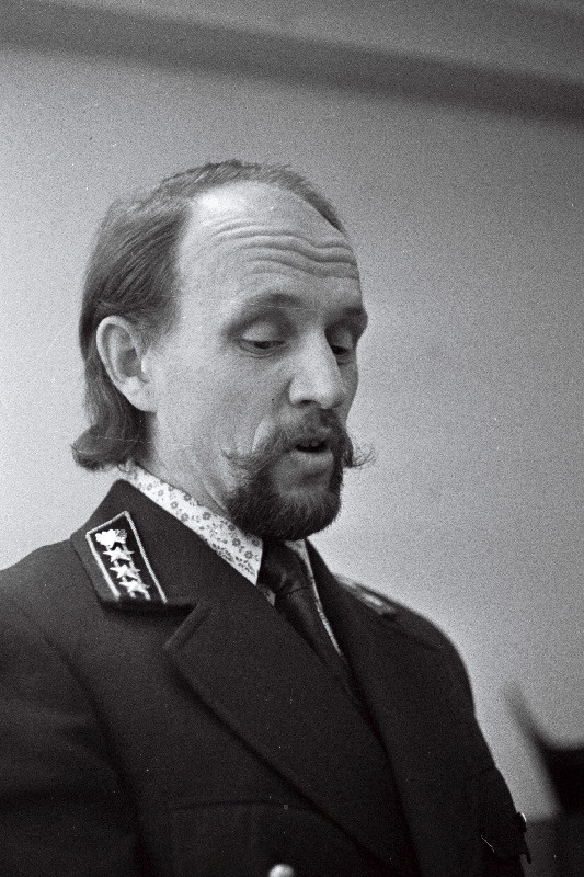 ENSV Metsamajanduse ja Looduskaitse Ministeeriumi Looduskaitse Valitsuse juhataja asetäitja Madis Aruja ajalehe "Noorte Hääl" toimetuses keskkonnakaitse probleemidest rääkimas.